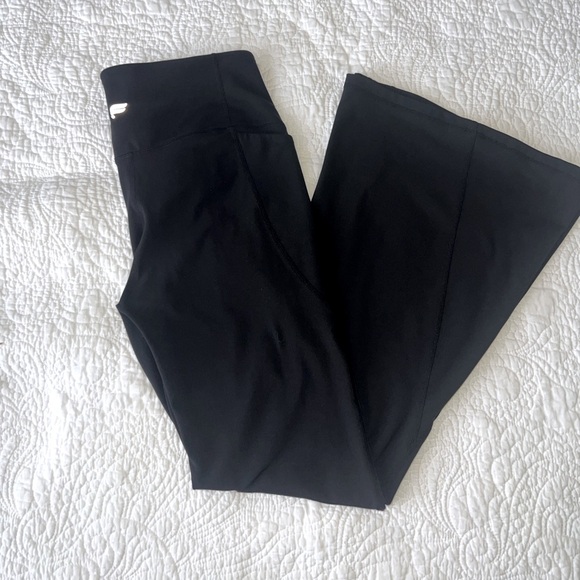 FABLETICS PURELUXE HIGH WAISTED CROSSOVER FLARE BLACK 28” PANTS SIZE SMALL EUC - Picture 8 of 8